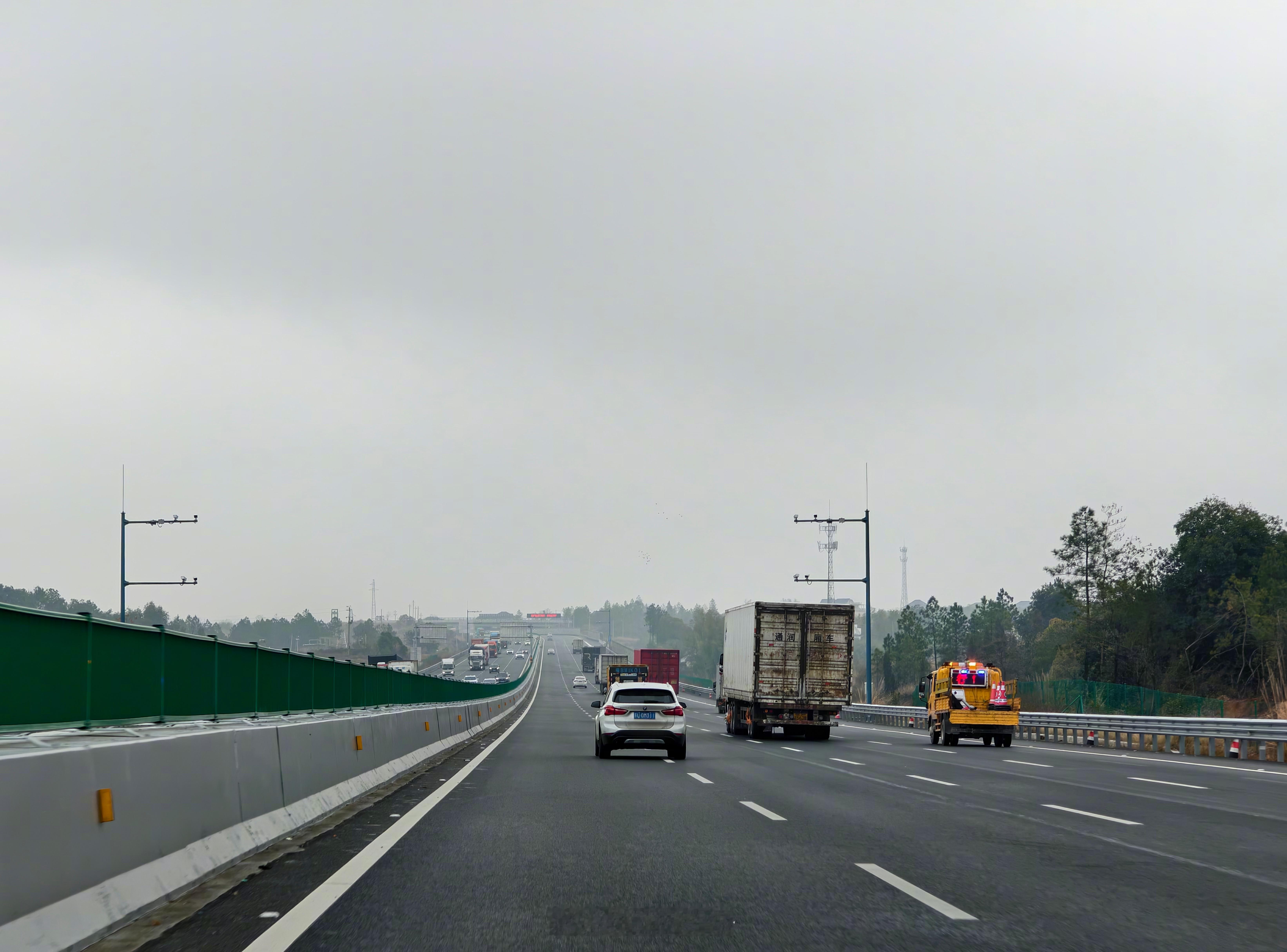 春运大幕即将于明天拉开，友情提示各位要长途自驾的各位，一年两箱油大军已经开始占领