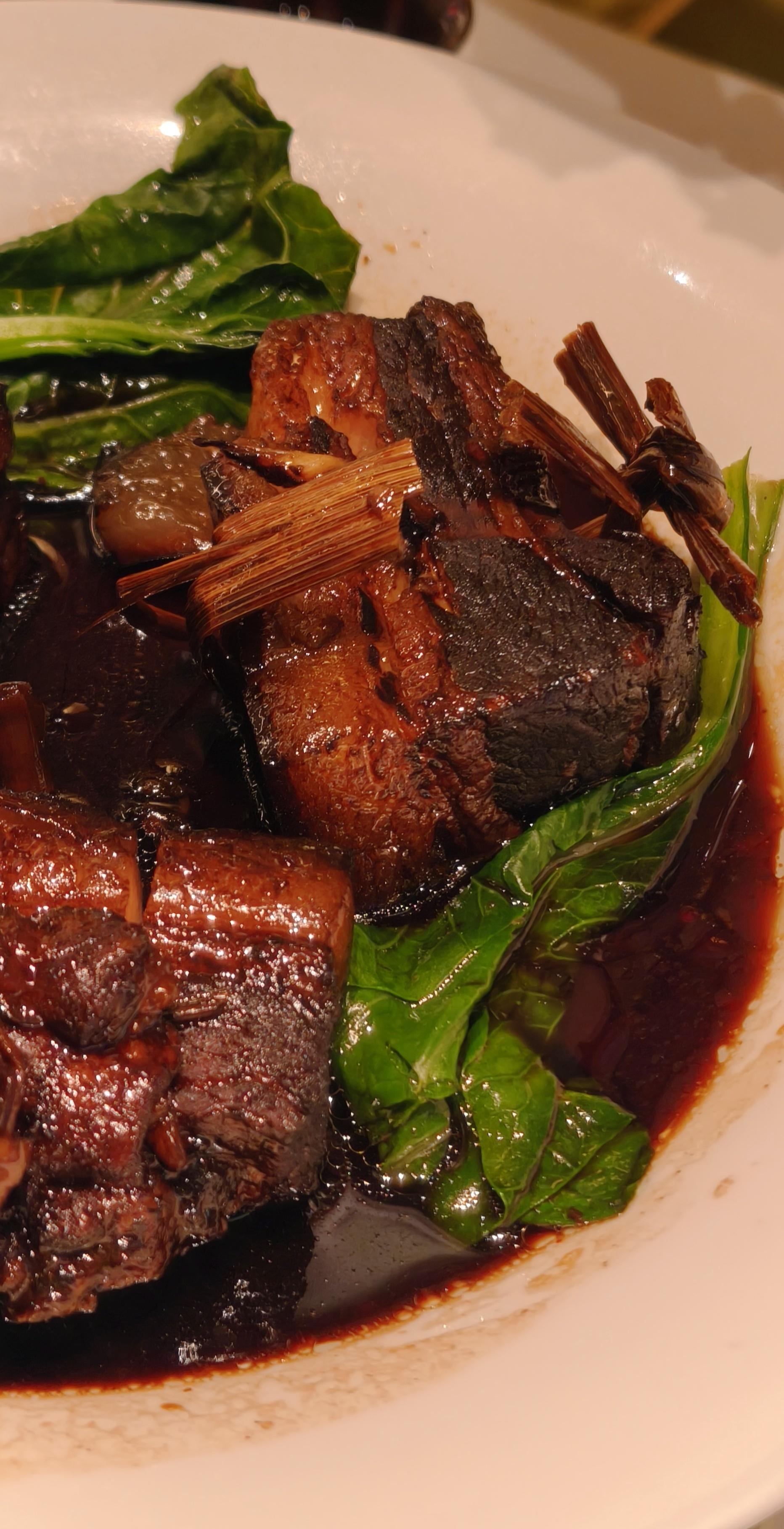东坡肉肥而不腻，好极好极[馋嘴]  ​​​