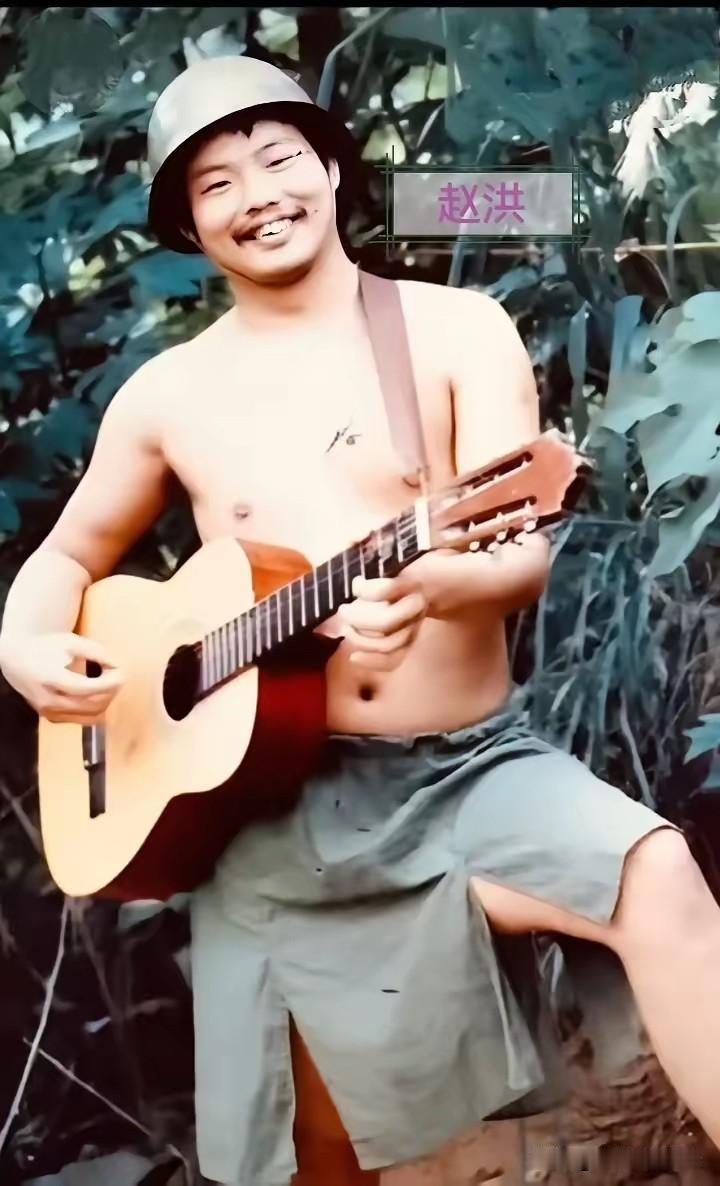 这张老山战地的实拍照片，捕捉到了13军37师111团铁血营长赵洪在阵地间隙放松的