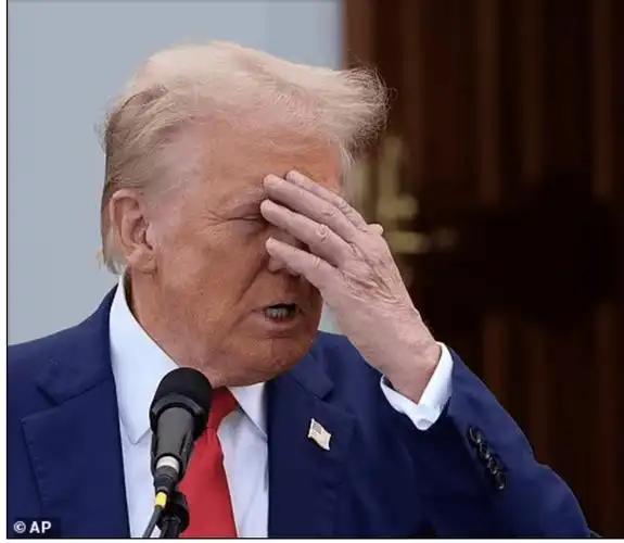 大家有没有发现，最近的特朗普改变套路了，我们必须引起高度重视。

当地时间13日