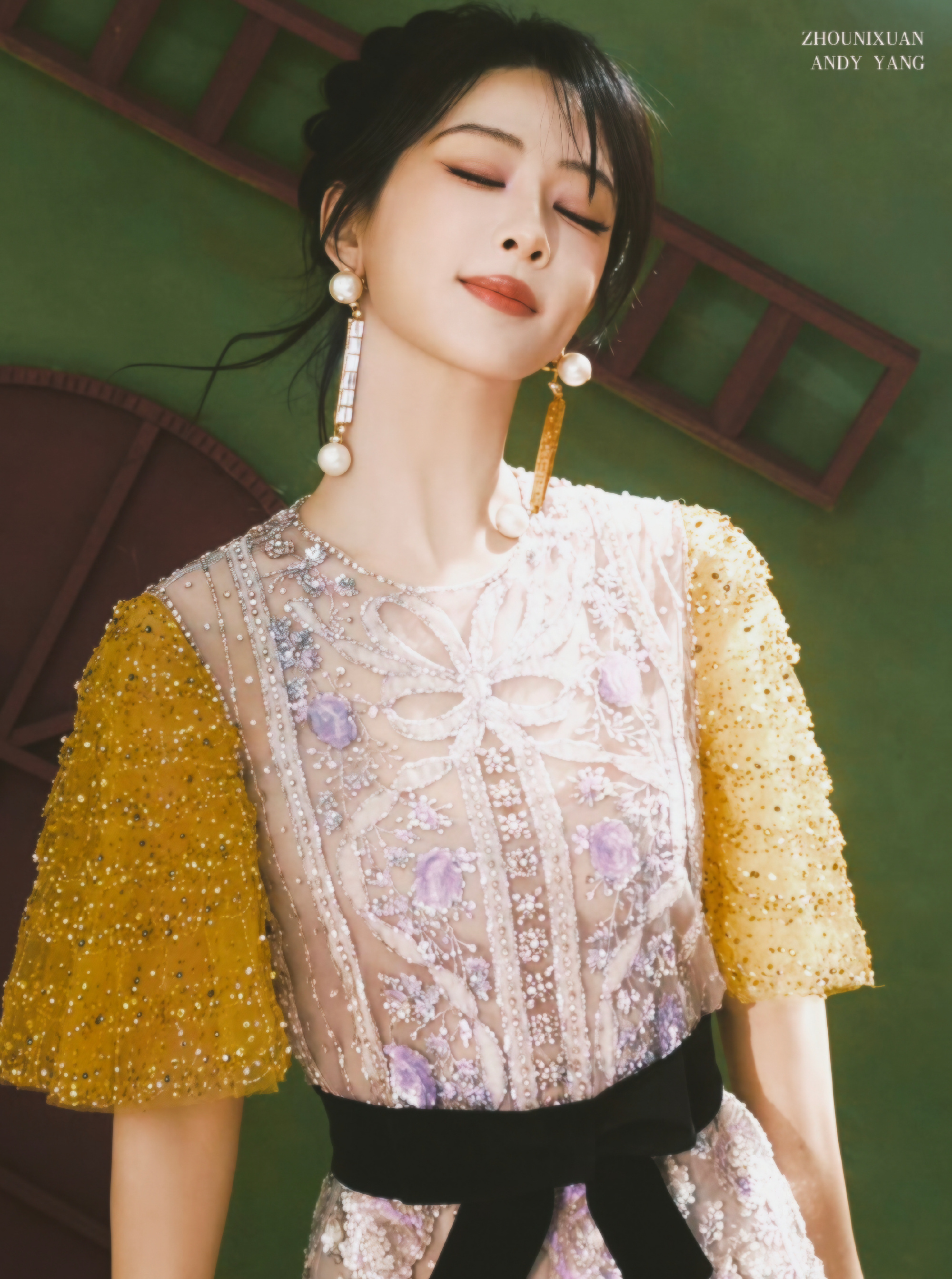 杨紫 yz杨紫白菊 yz杨紫生命树＂我和你一起吹风 欣赏着我们独有的落日. "【