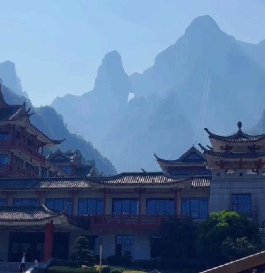 景区收费，没毛病！

景区是用来盈利的，不是用来免费观赏的，否则，人家花那么大的