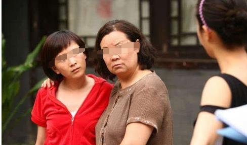 我要生孩子，婆婆却不让，说让我等三年再生，今年大姑姐生孩子了，等她给大姑姐家孩子