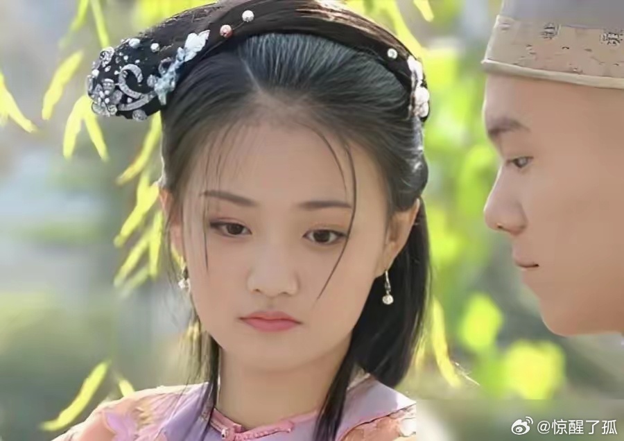 甄嬛传：玉娆大婚只戴红绒花，才是真正的顶级通透重看《甄嬛传》玉娆出嫁这段，越品越