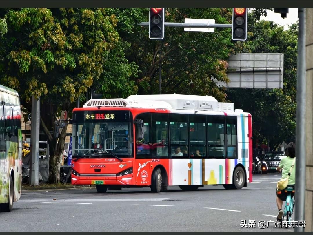 广州公交LED显示屏现在又多了一个用途，可以显示本车总站发班时间了。
这应该是广