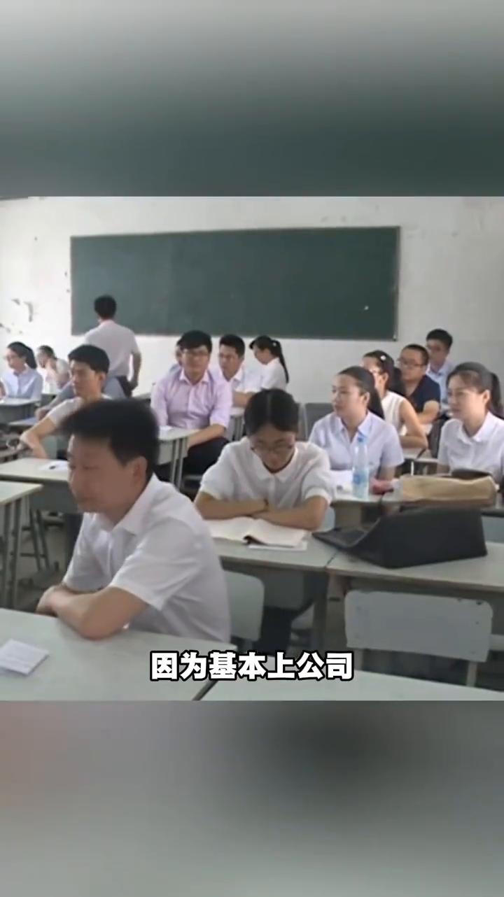 经济上行到底是什么感觉？有人回答说：那时候跨行业、跨专业、跳槽跟玩一样。以前的考