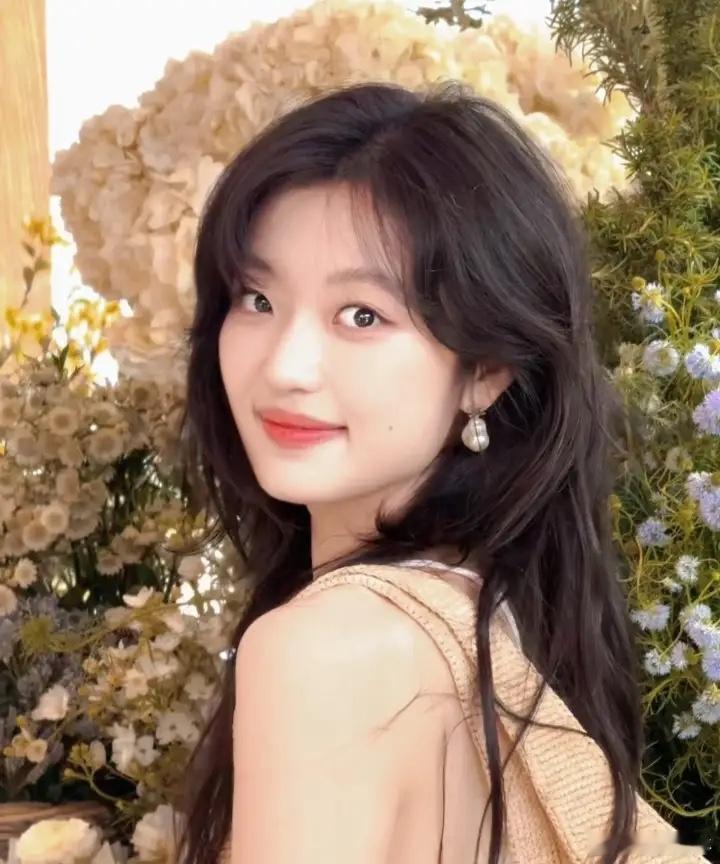1. 生下孩子之后，星星眼才看清妻子真实的一面，主动提出离婚。小笼包并不想结束婚
