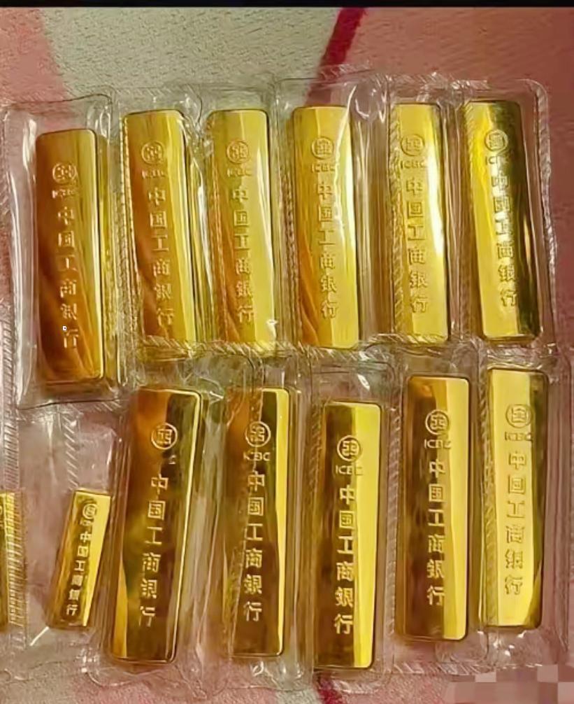 大量持有黄金的人，
这会估计脸都要笑烂了！
​8月24日，大盘黄金直接干到了
1