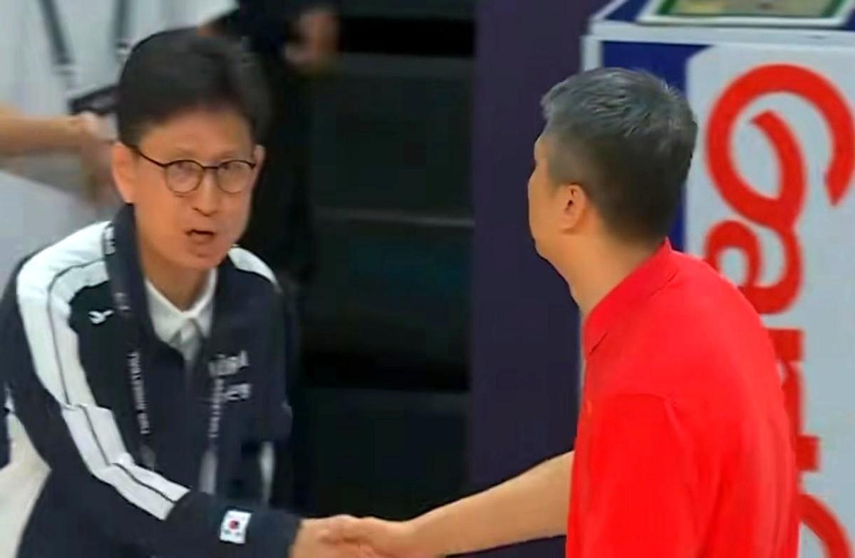 杀人诛心啊！
韩国队主教练赛后这番大实话，比记分牌上的84-70还让人觉得提气。