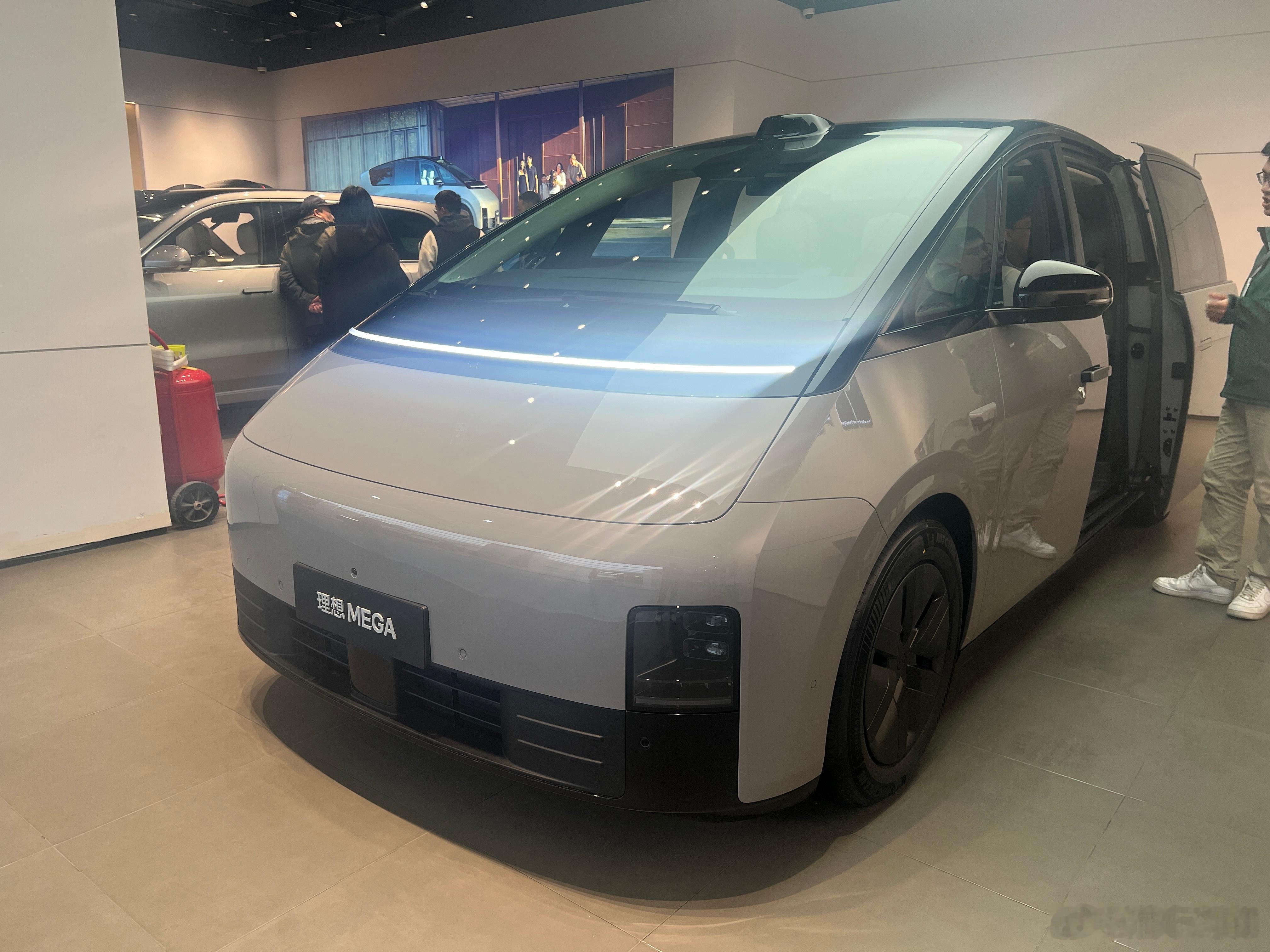 大象灰MEGA 这颜色挺好看 ​​​
