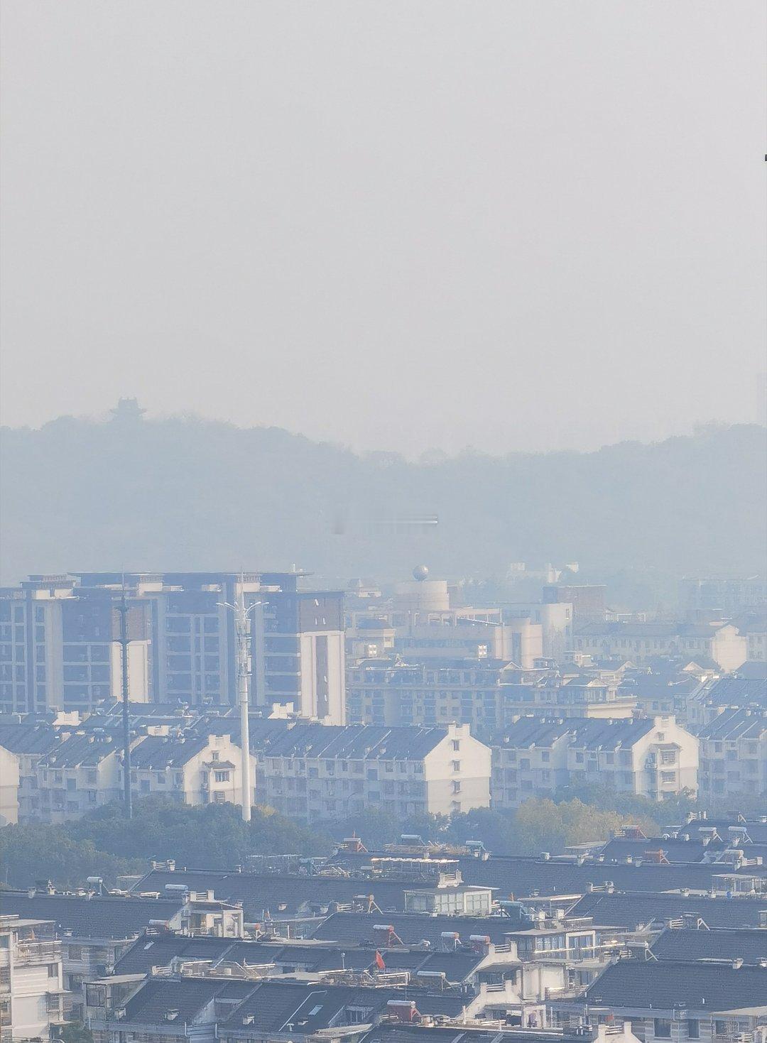 我们浙江这边快30天没有降水了，这周来雾霾都不小。[摊手]  