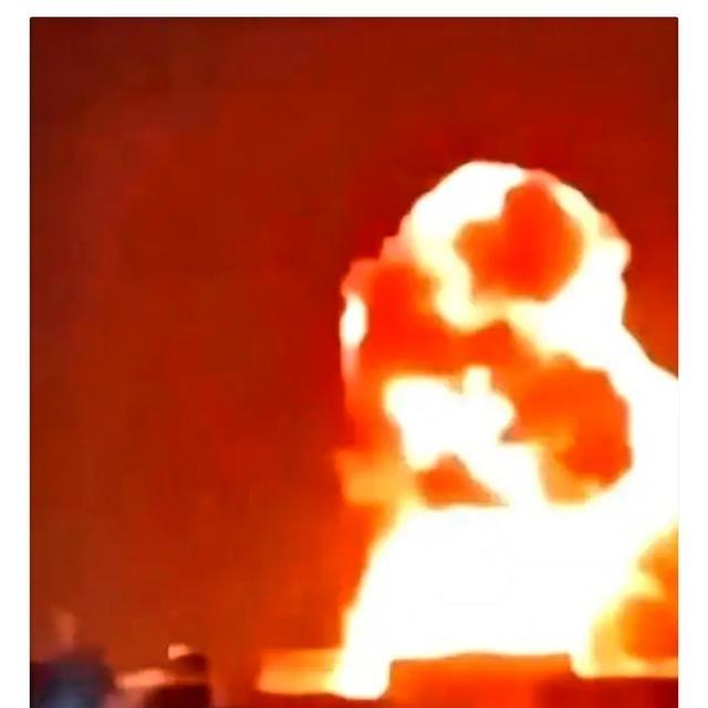 五枚导弹，拦下四枚，就那漏网的一枚，不偏不倚，正中天灵盖。炸的不是别的地方，是卡