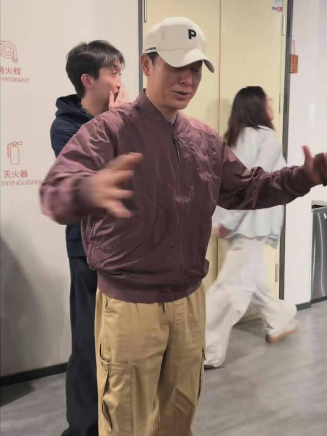 又破圈了！张颂文穿了樊振东安踏系列的安踏 就说谁还没有get同款吧