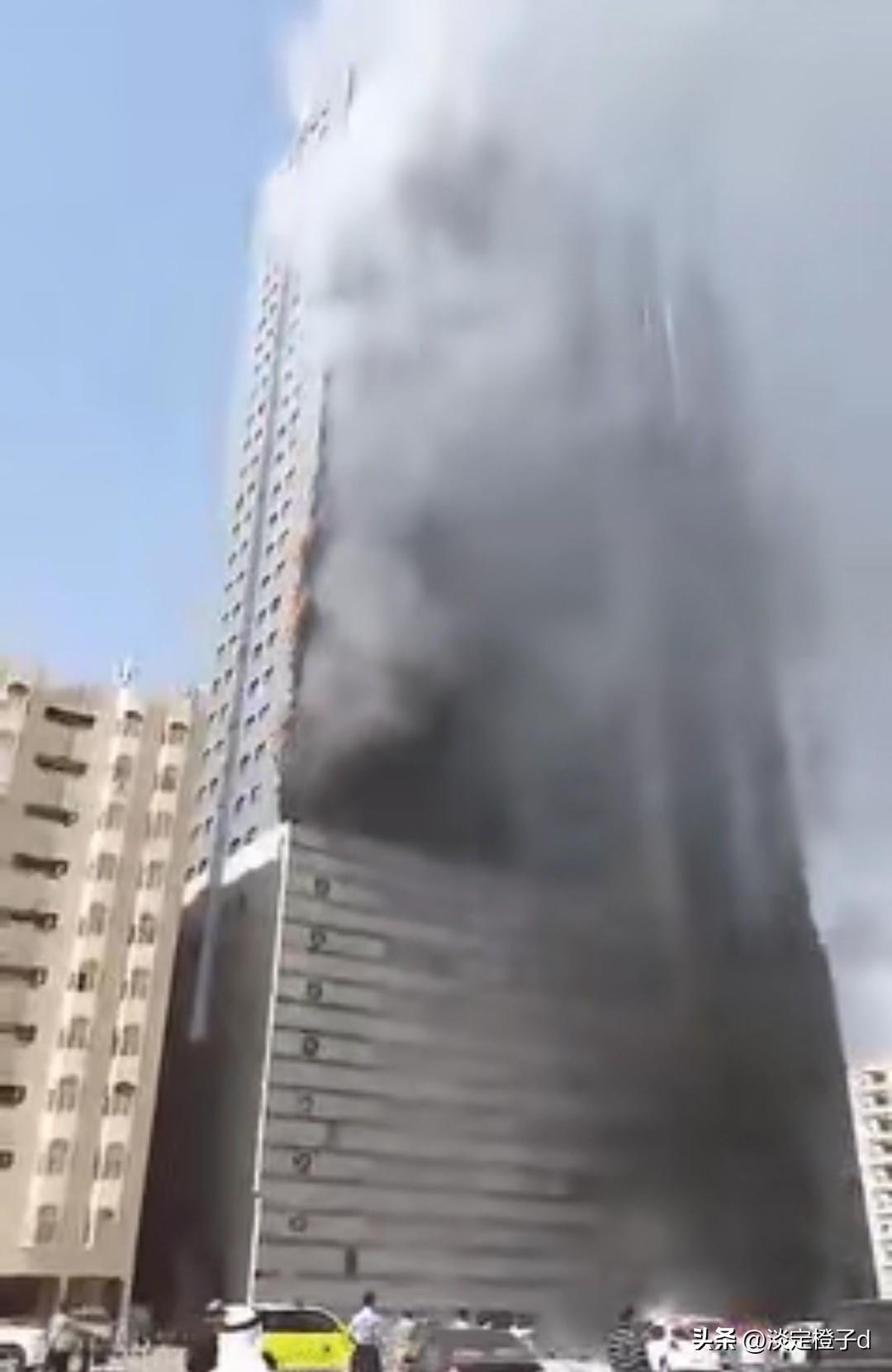 迪拜酒店遇袭 直击美中情局核心
 
迪拜高层酒店遭袭 浓烟持续不散
2026年3