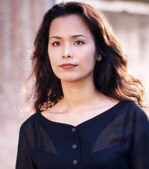 [中国赞]2003年，韦唯在开车下坡时，发现刹车失灵，差点车毁人亡，修车师傅检查