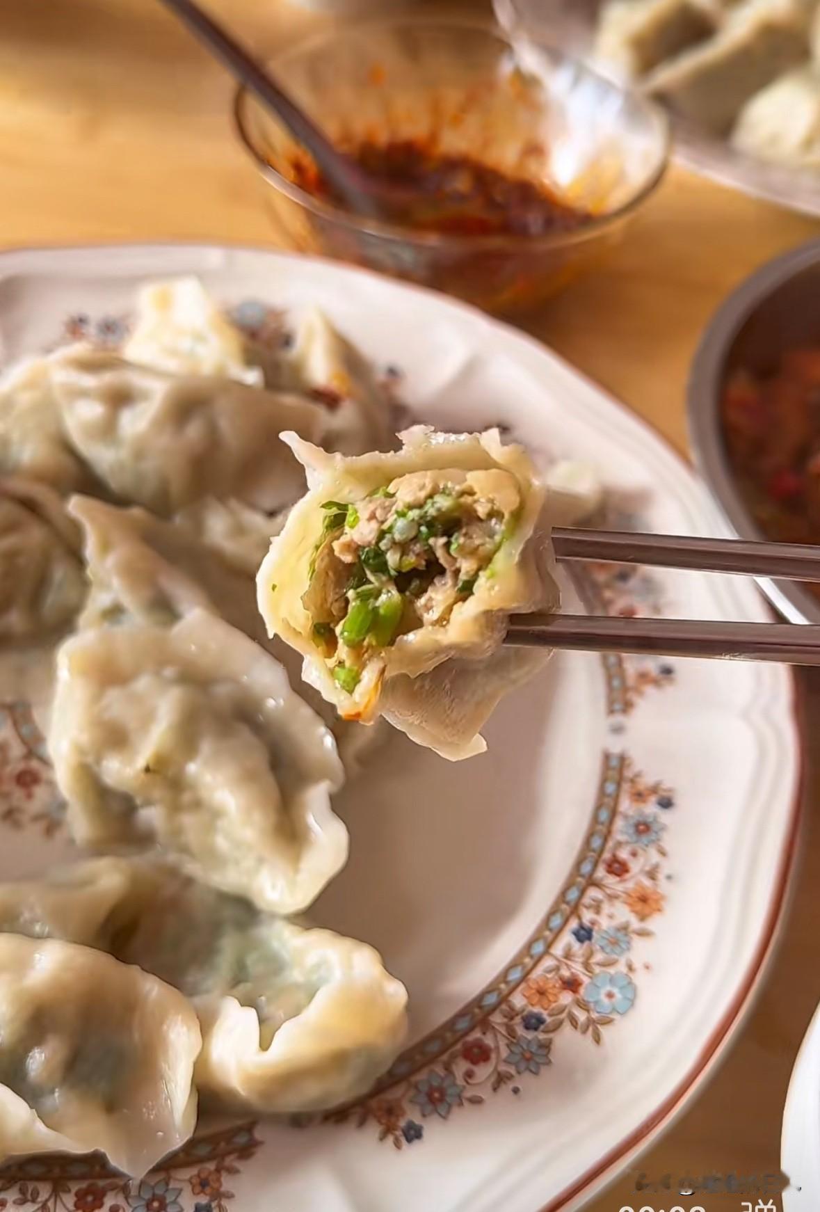 感觉我现在就是在自虐！
早晨，涛哥老爸电话就打过来了，让中午过去吃排骨，我昨天刚