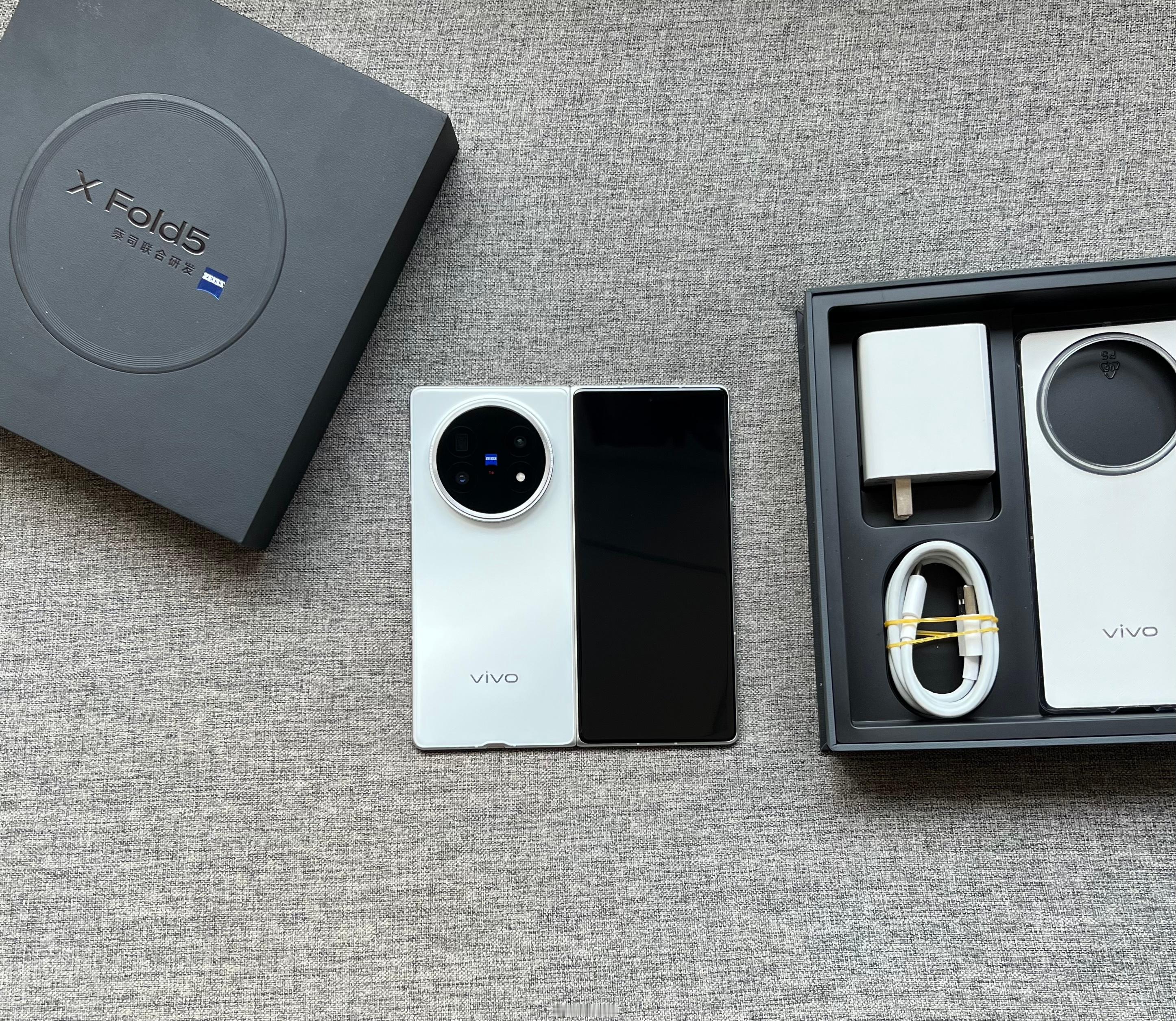 vivo X Fold5 12+256G 明白，屏幕完美，中框仅一处小磕碰，带盒