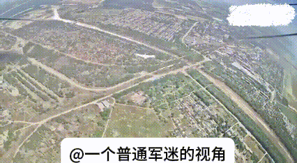 俄乌前线近日上演了一幕颇具趣味的小插曲：一名俄军FPV无人机飞手，将高空翱翔的白