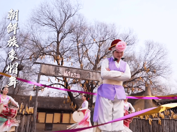 蓝盈莹这集对东北孩子没有退出键 东北孩子的电子回乡！蓝盈莹穿朝鲜族服饰、涮老式火