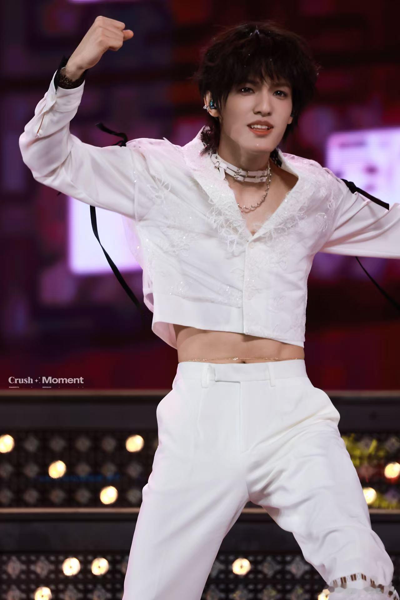 爱上张泽禹就可以猫狗双全 喜欢张泽禹的快乐谁懂，既能拥有小猫般的精致，又能收获小