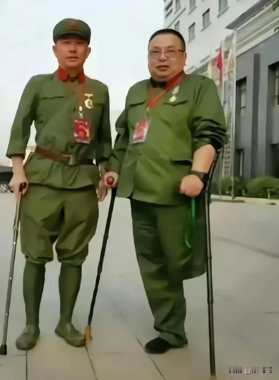 收复老山战斗主攻英雄营营长臧雷和战斗英雄徐良。臧雷营长最放心不下的是那些为国捐躯