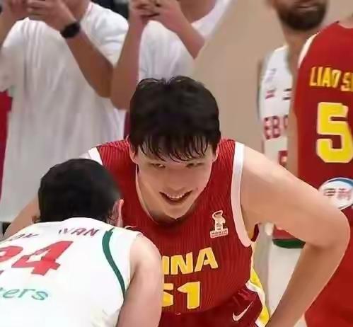 杨瀚森未来能否成为中国男篮的领袖男人不坏，球迷不爱。杨瀚森这个夏秋窗口期的进步显