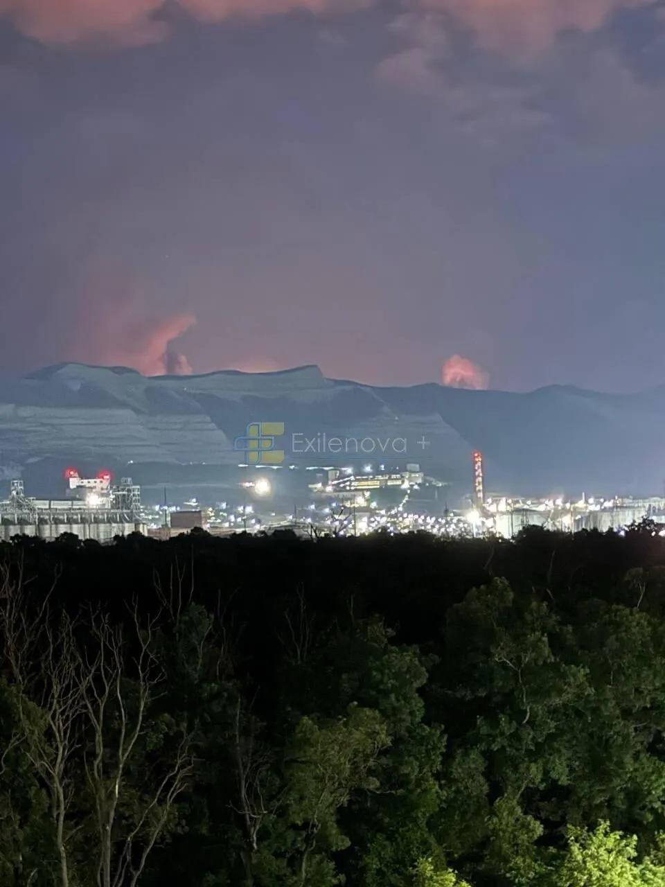 昨晚，俄罗斯新罗西斯克遭到无人机袭击之后，照片显示：一个油库发生了大规模火灾！
