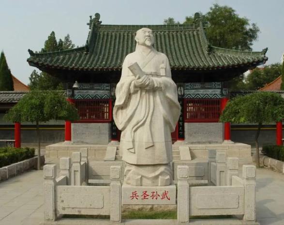 弑父斩妻吸脓血！古代杀神如何炼成？战争本质竟是穷人送死
在冷兵器时代，一支无敌铁