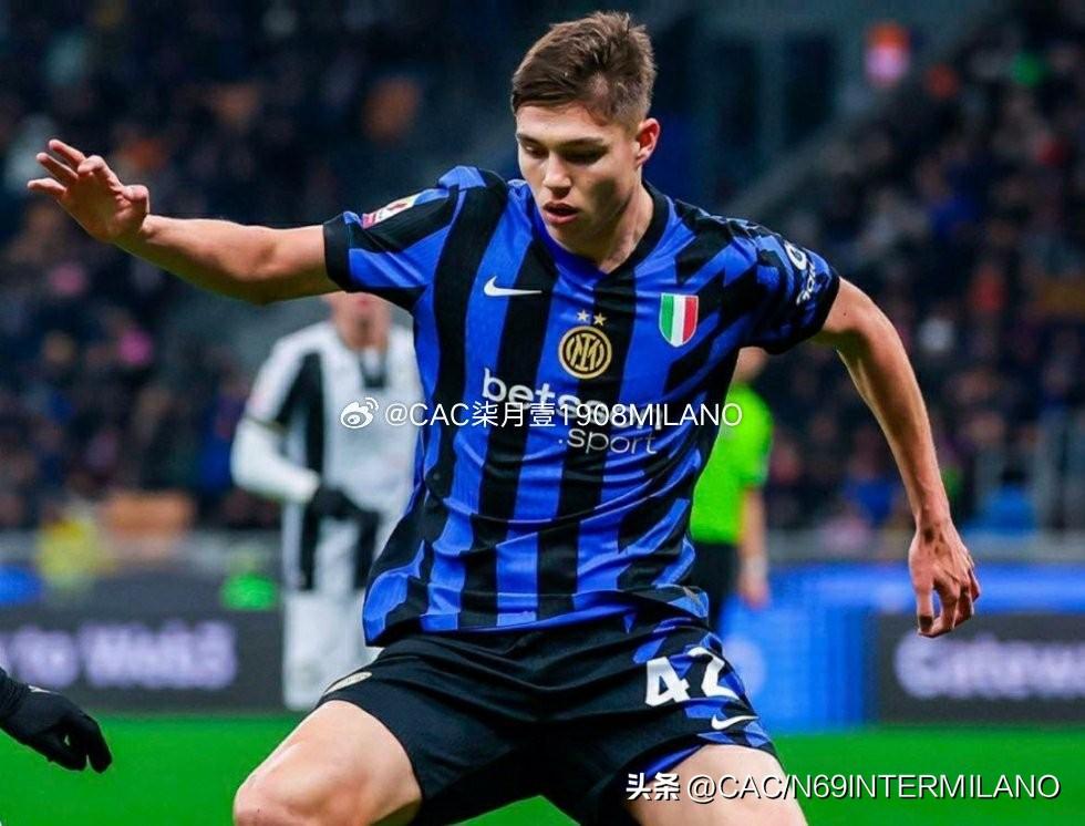 罗马诺昨天也在现场，
并要到苏契奇的球衣！

耐克ACG x 国际米兰
第四球衣