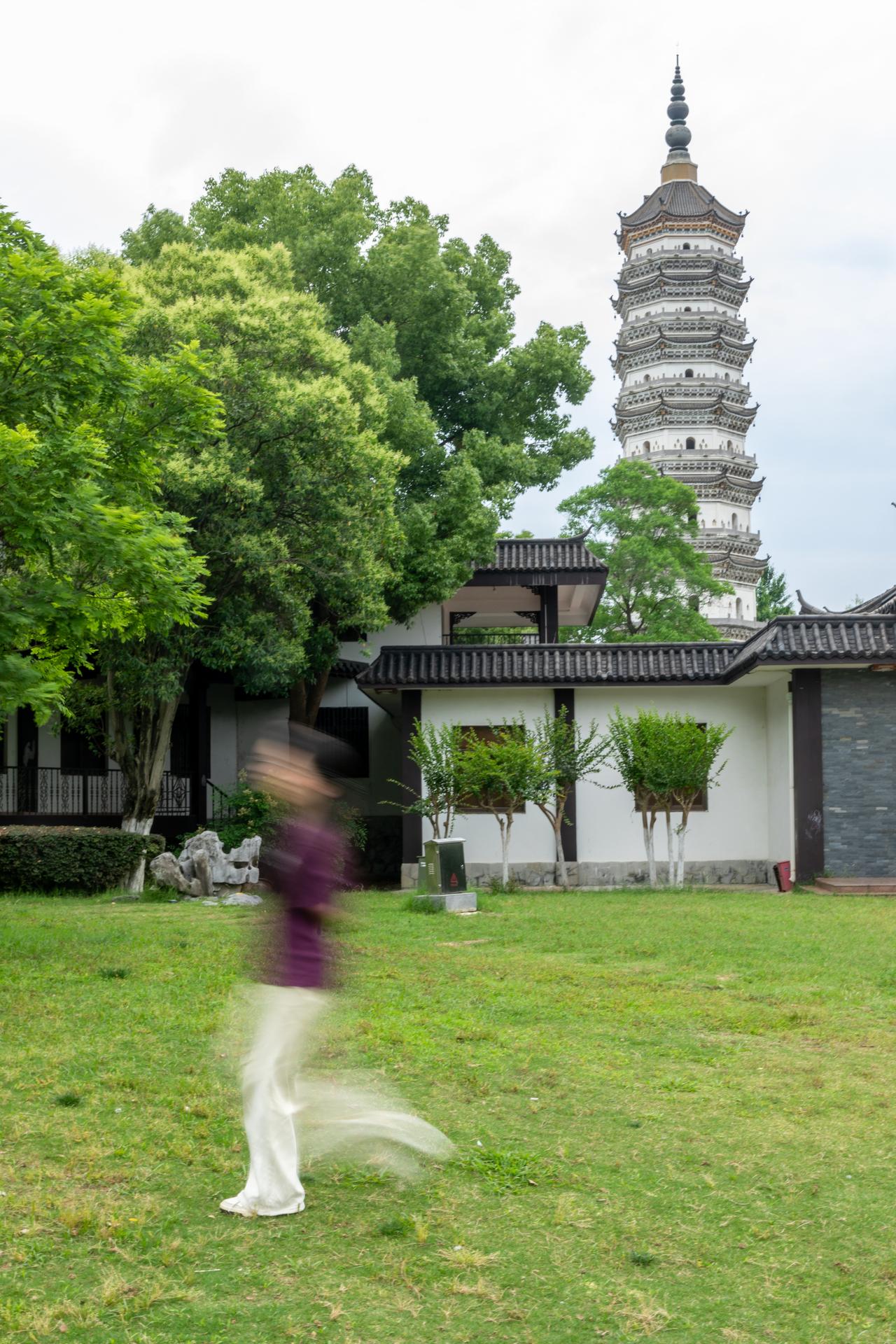 合肥小众秘境！徽园古风拍照太绝了
复刻名楼古建， 夏天太适合拍照了，随手拍出氛围