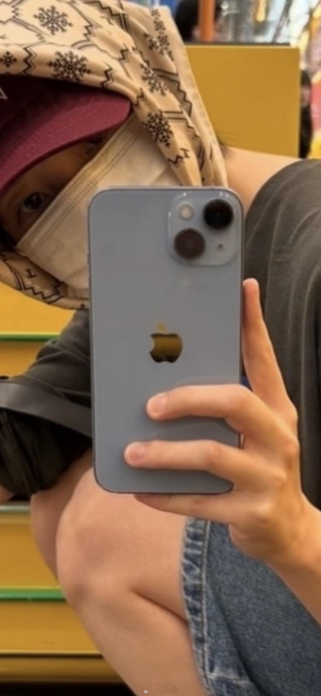 刷到一个好看的小姐姐还在用iPhone 14！ ​​​