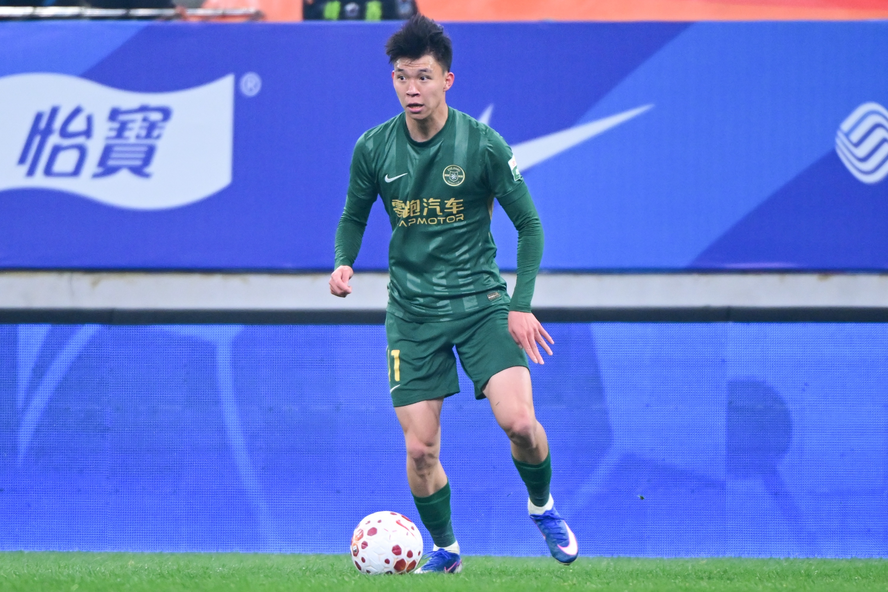 青岛海牛1比4浙江队王钰栋梅开二度浙江队2026赛季中超，第3轮，浙江队在先丢1