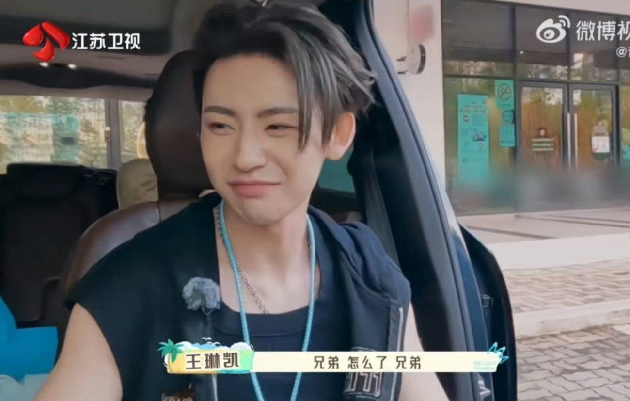 熬夜背梗也追不上小鬼的抽象小鬼你是真的脑子一转就有梗，别人想的去玩。你满脑子吃的