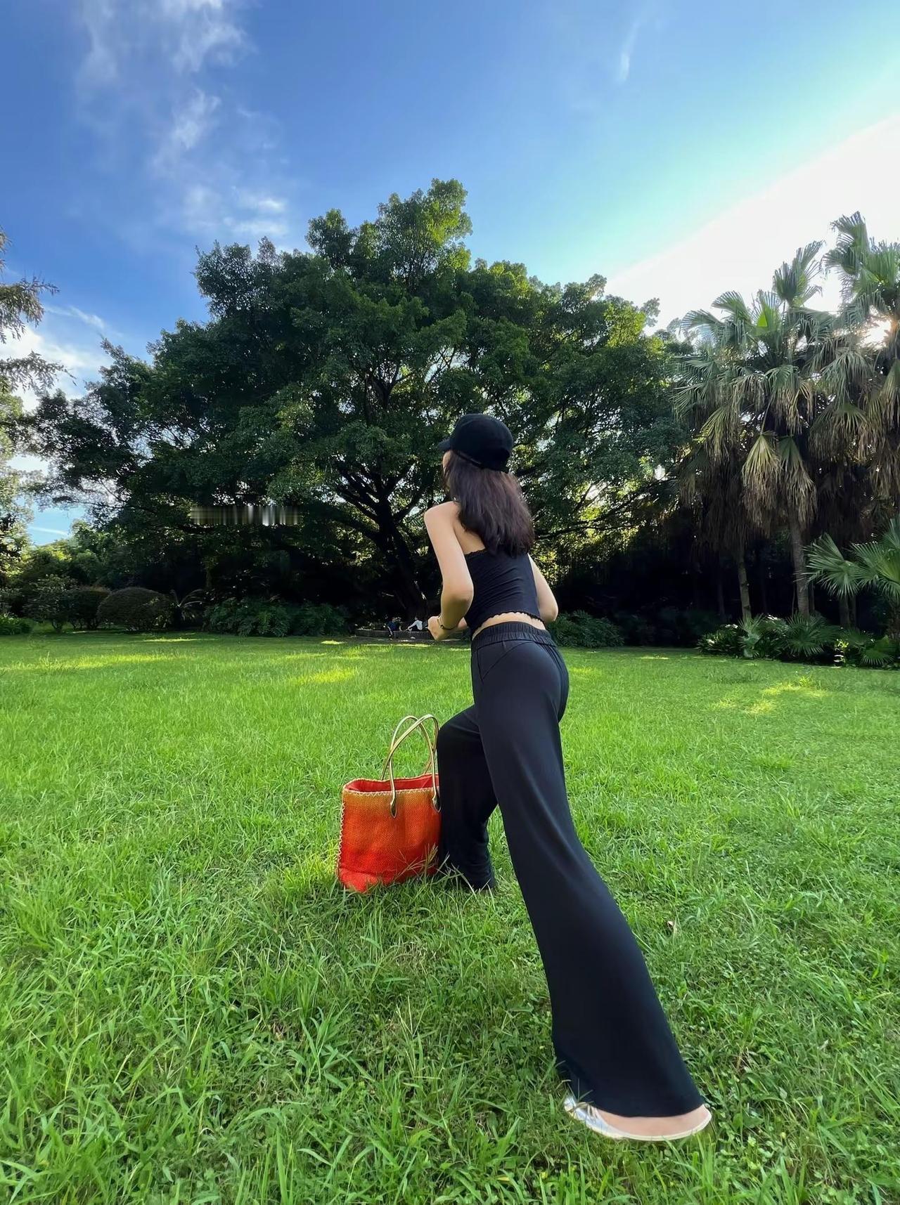 出发喽  奔向大自然。和蚊子🦟 哈哈哈哈哈  好热🫠但我依旧好喜欢夏天～去了