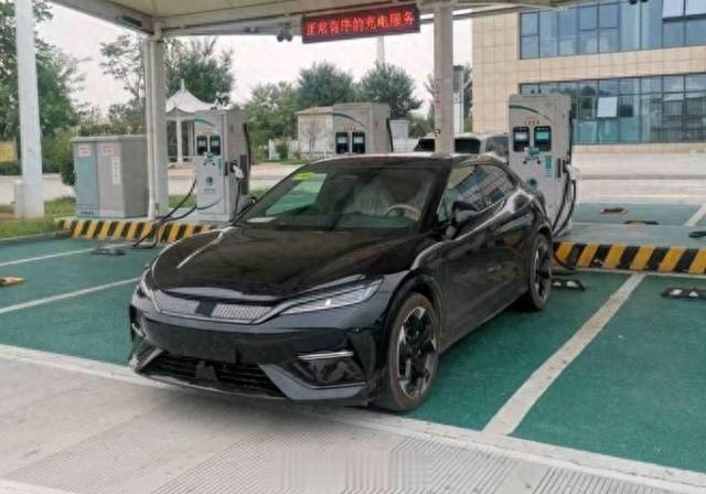 #新能源汽车# 【比亚迪宋L曝光：造型时尚动感，内饰简洁大方，性能出色！】近日，