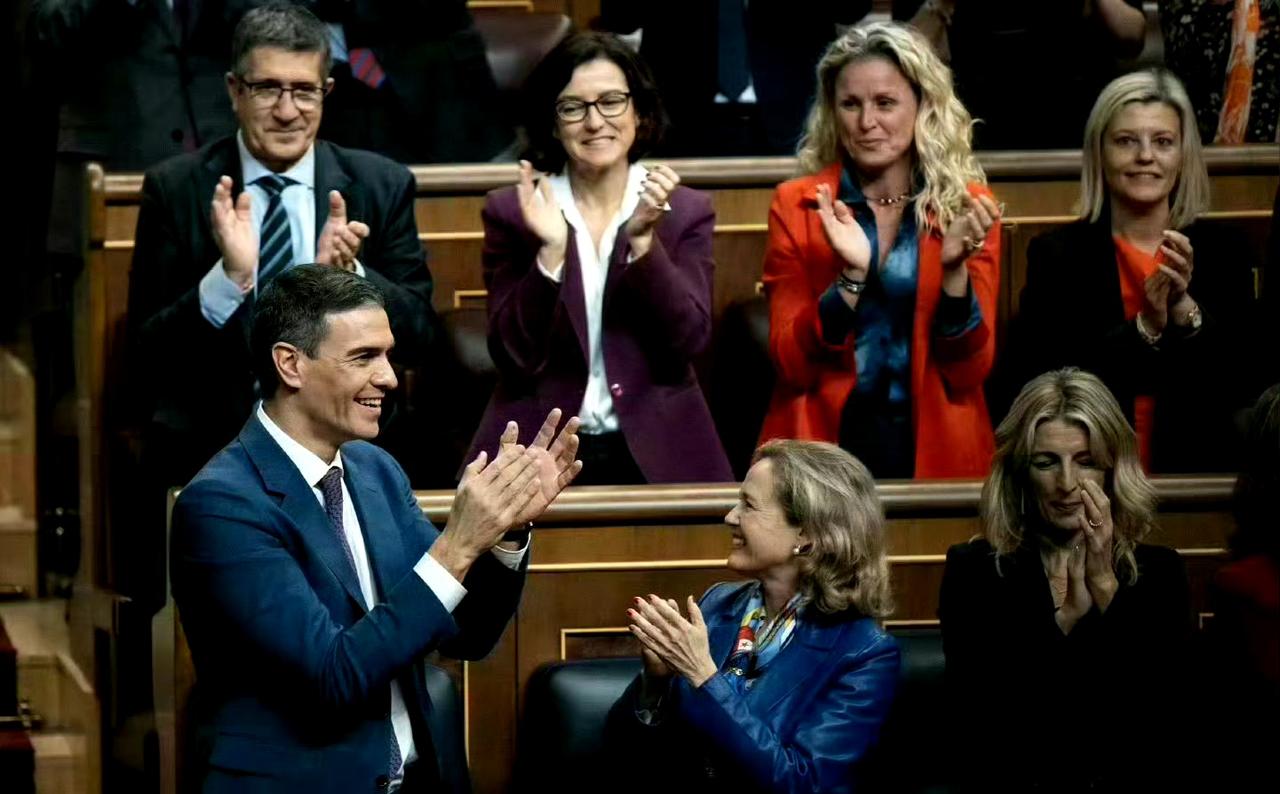 西班牙反对美国袭击伊朗，拒绝给美军使用军事基地，导致特朗普威胁断绝贸易。
西班牙