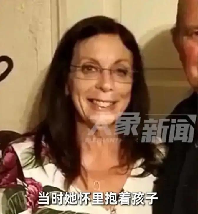 2025年12月25日，美国俄克拉荷马州科曼奇镇的宁静被一声枪响击碎。
33岁男