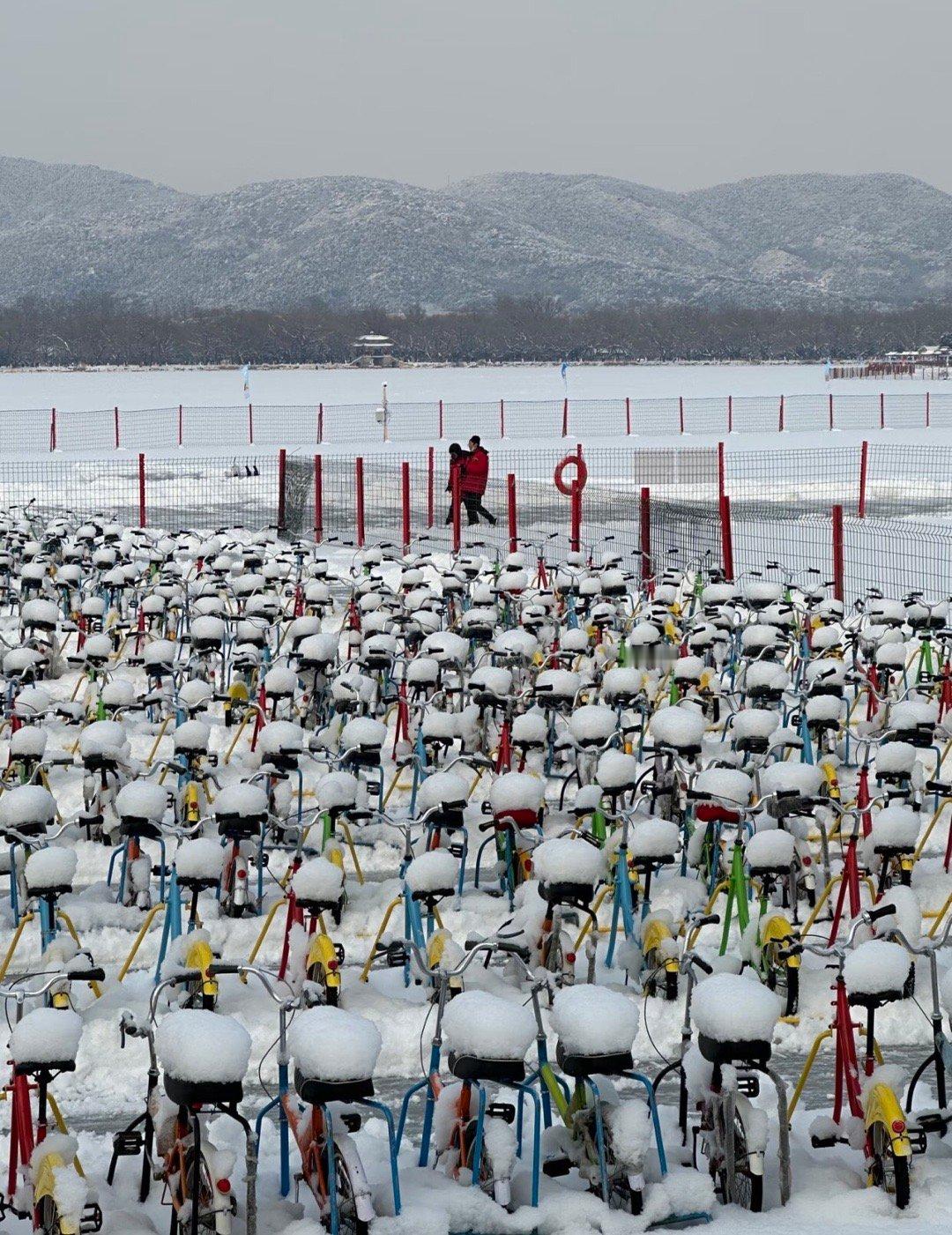 第一次见这么大规模的泡泡浴冬天是自行车的澡堂🫧微博冰雪季冬天就要这样动