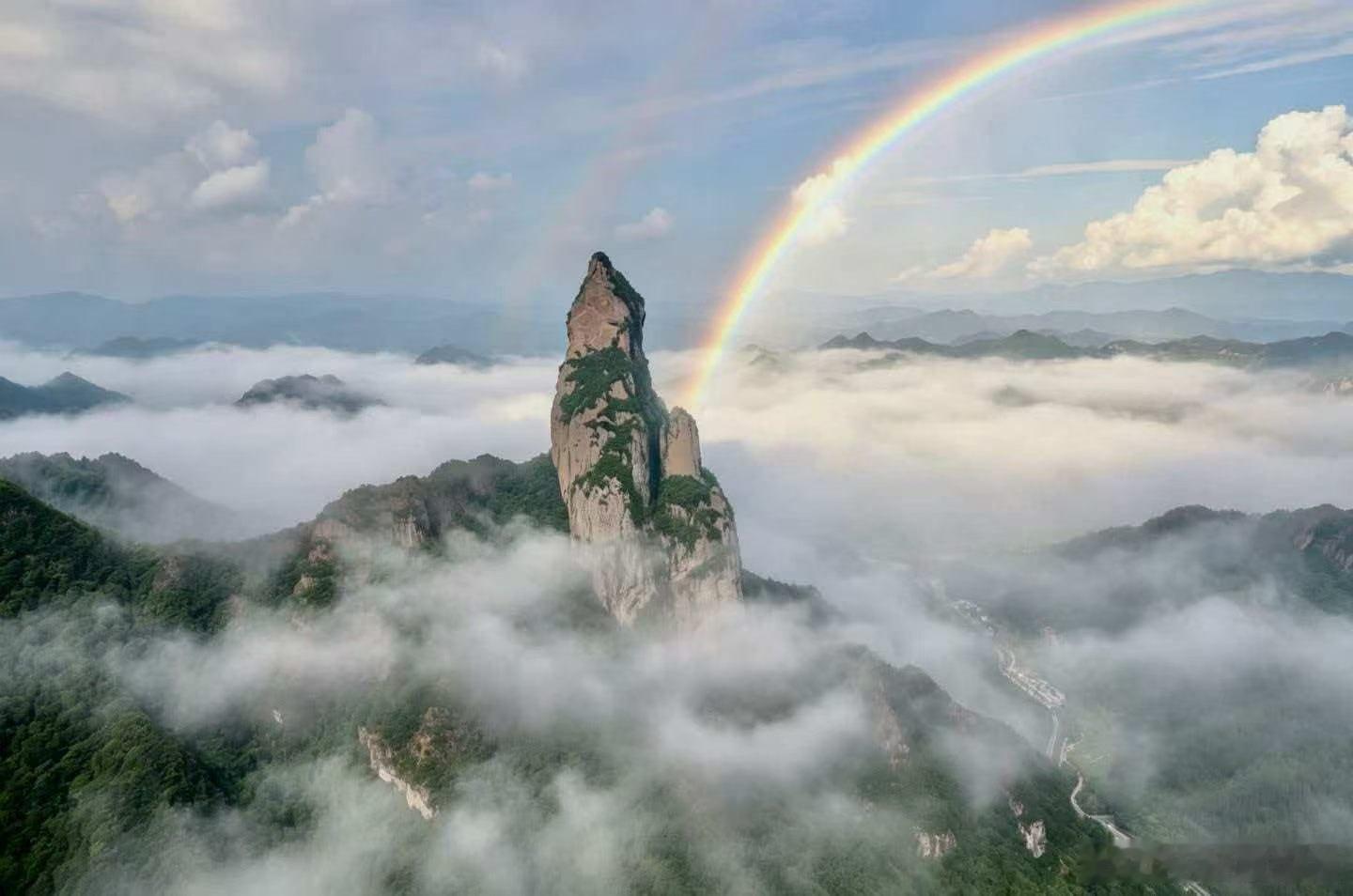 七旬大爷进路边广告店称找小姐大爷终究是大爷，人老心不老，宝刀未老总想一展锋芒，看