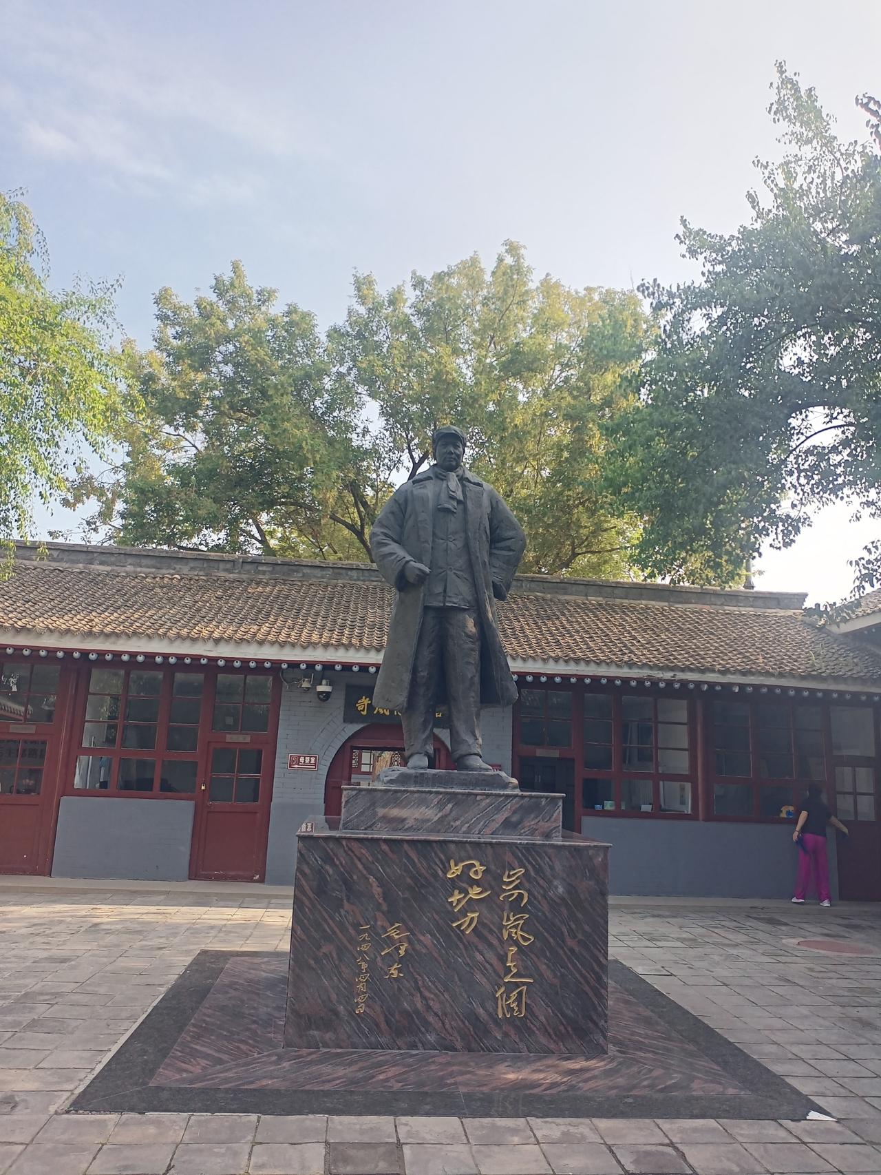 山西岢岚县，毛主席曾经住过一晚。
     1948年4月毛主席从延安动身转战西