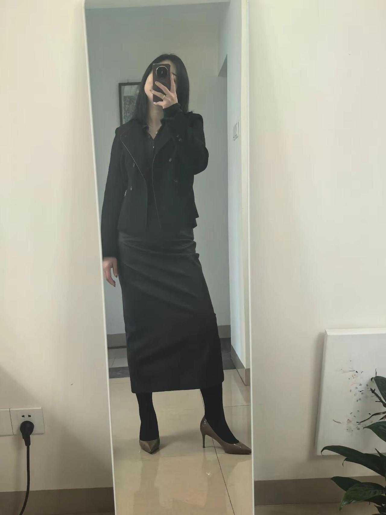 说爱就跟我走，不爱就自己走。皮裙 御姐 今日穿搭look 穿搭 手机坏了么？拍出