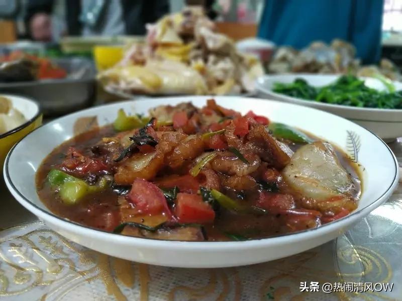 家常菜宴，那哪是寒酸啊，分明是温馨感拉满！就说上次家庭聚会，满满一桌子菜，都是熟