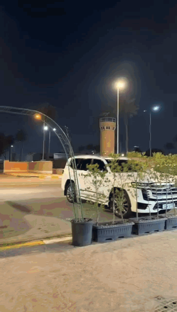 美国驻伊拉克大使馆度过了一个不眠之夜
兄弟们，该来的还是来了！

昨晚美国驻伊拉