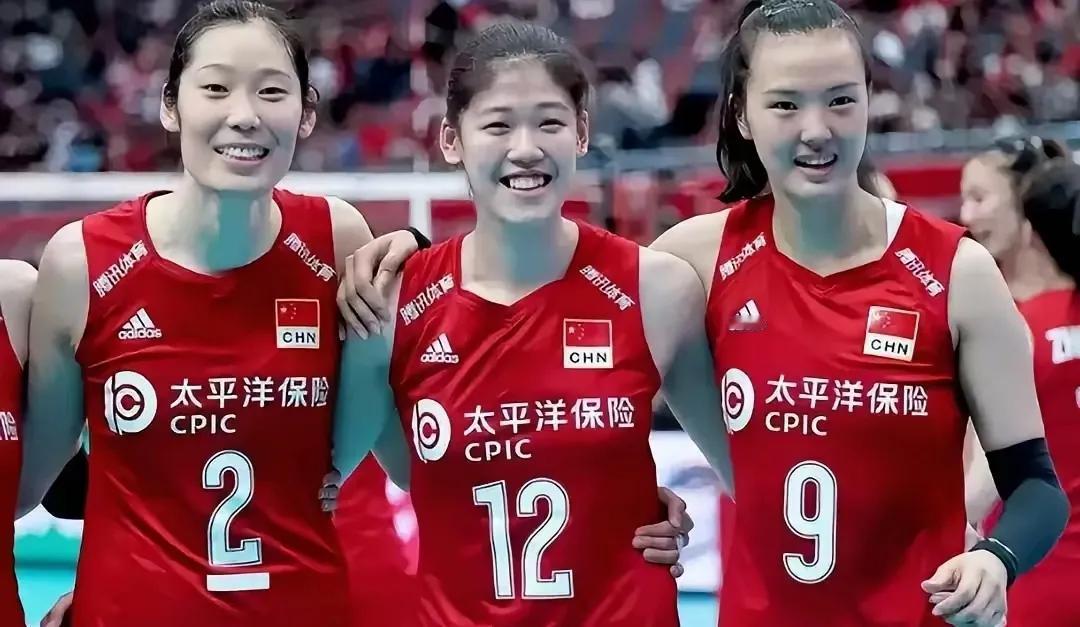 中国女排与法国女排进行了一场热身赛，最终以 4-1 获胜。双方打满五局，中国女排