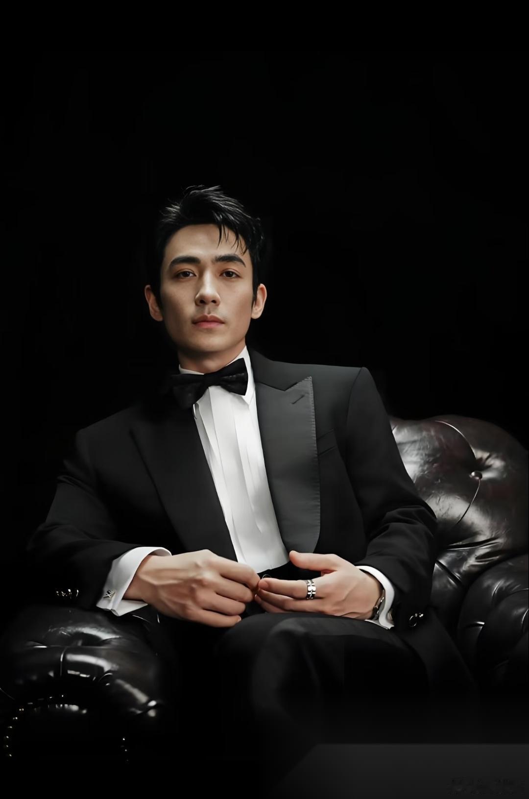 朱一龙做梦也没想到， 长城上敲鼓本该是多么威风的一件事情，现在却变成了一场闹剧！