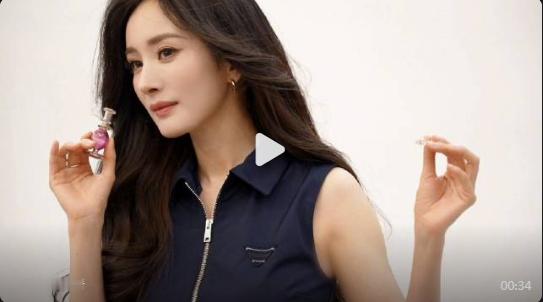 这就是她的香，看得见，绵长，像她走过的路，也像她明亮的眼神。 