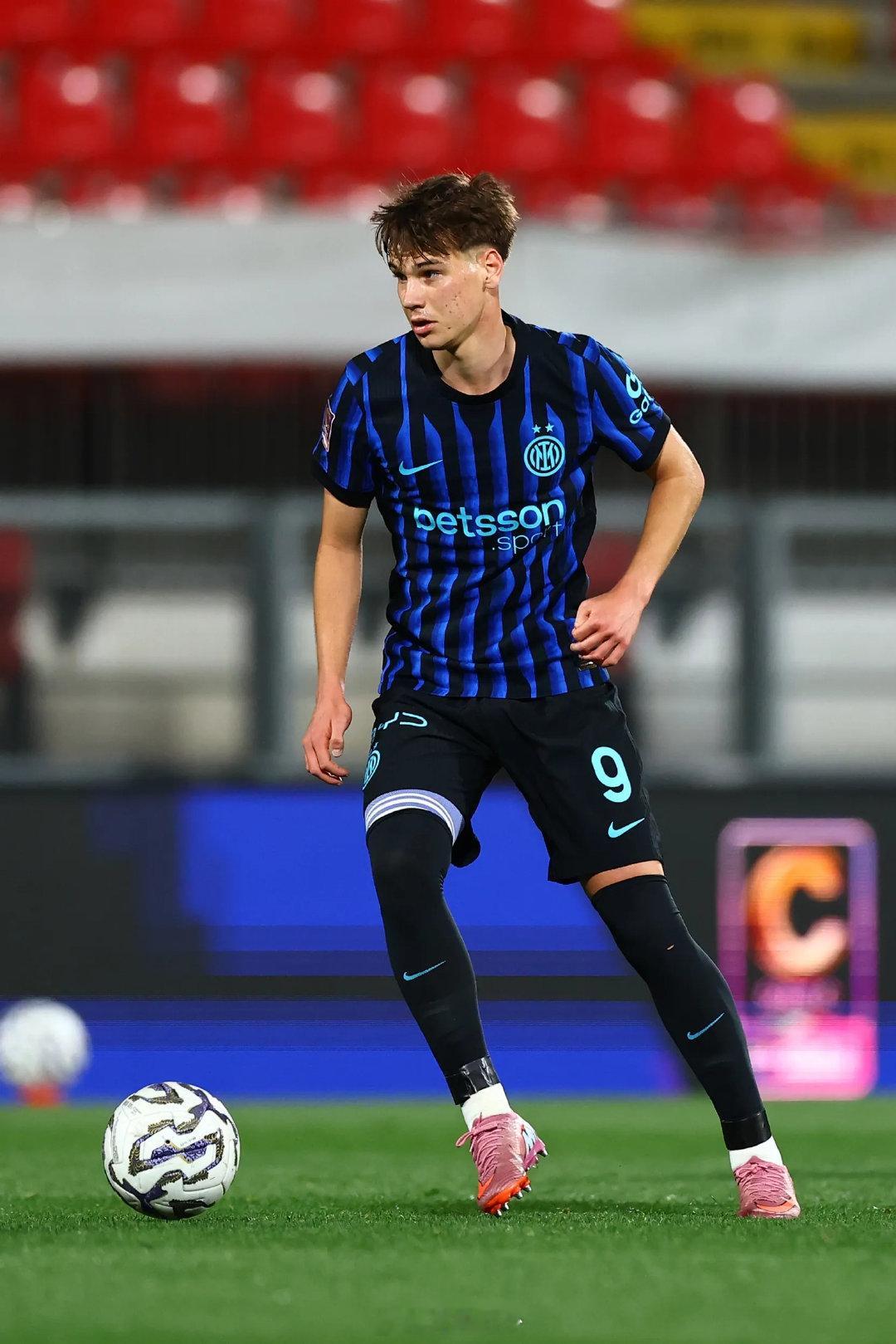 韦基执教的U23梯队意丙联赛第36轮主场0比1阿尔齐尼亚诺，阵容（352）：梅尔