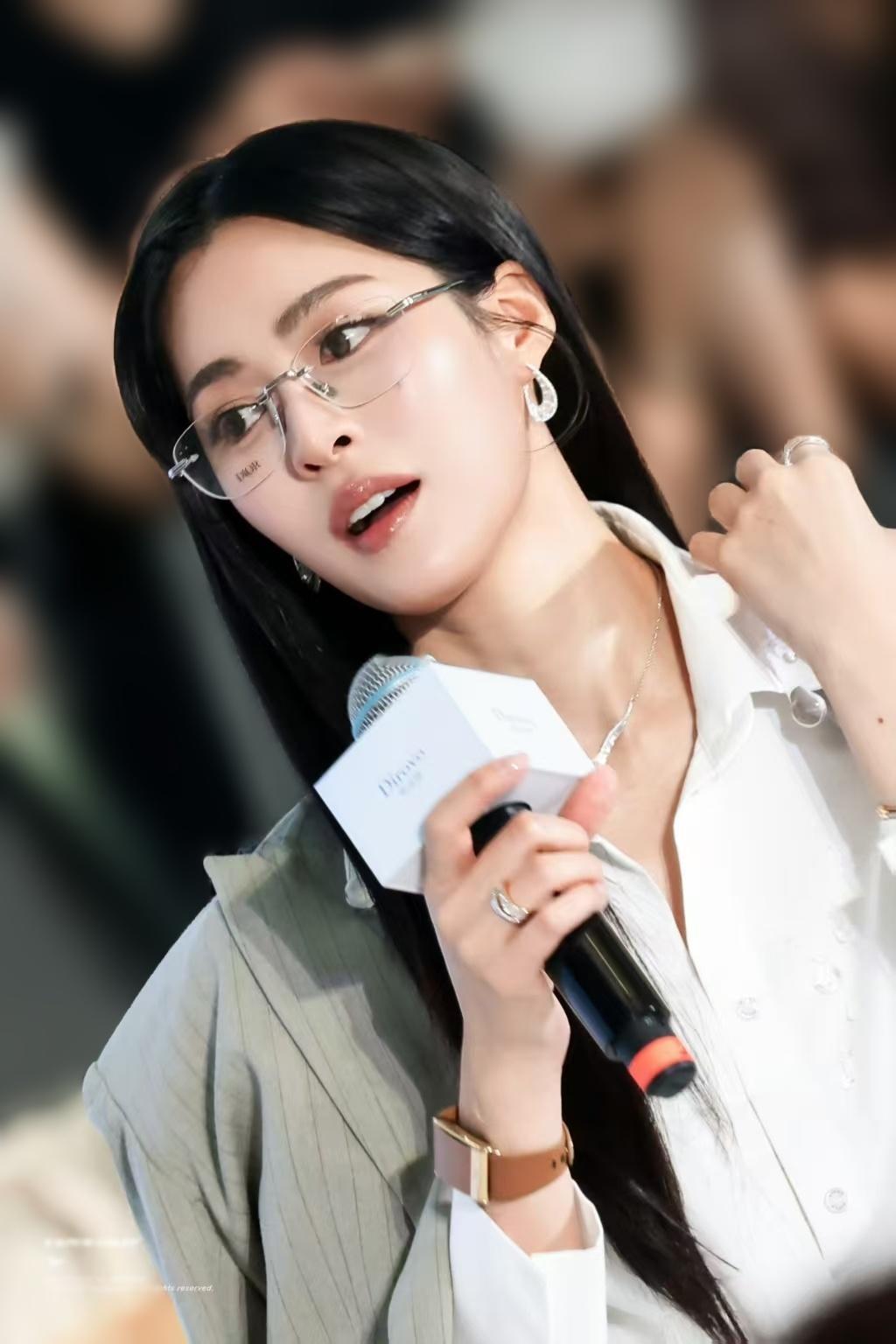 邝玲玲纽约时装周 ♡💌♡超A的，超爱的👓