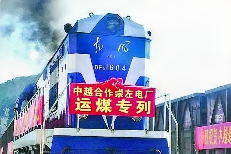 以往货物海运耗时久、成本高，铁路开通后陆路通道更加高效稳定，双方大宗商品、农产品