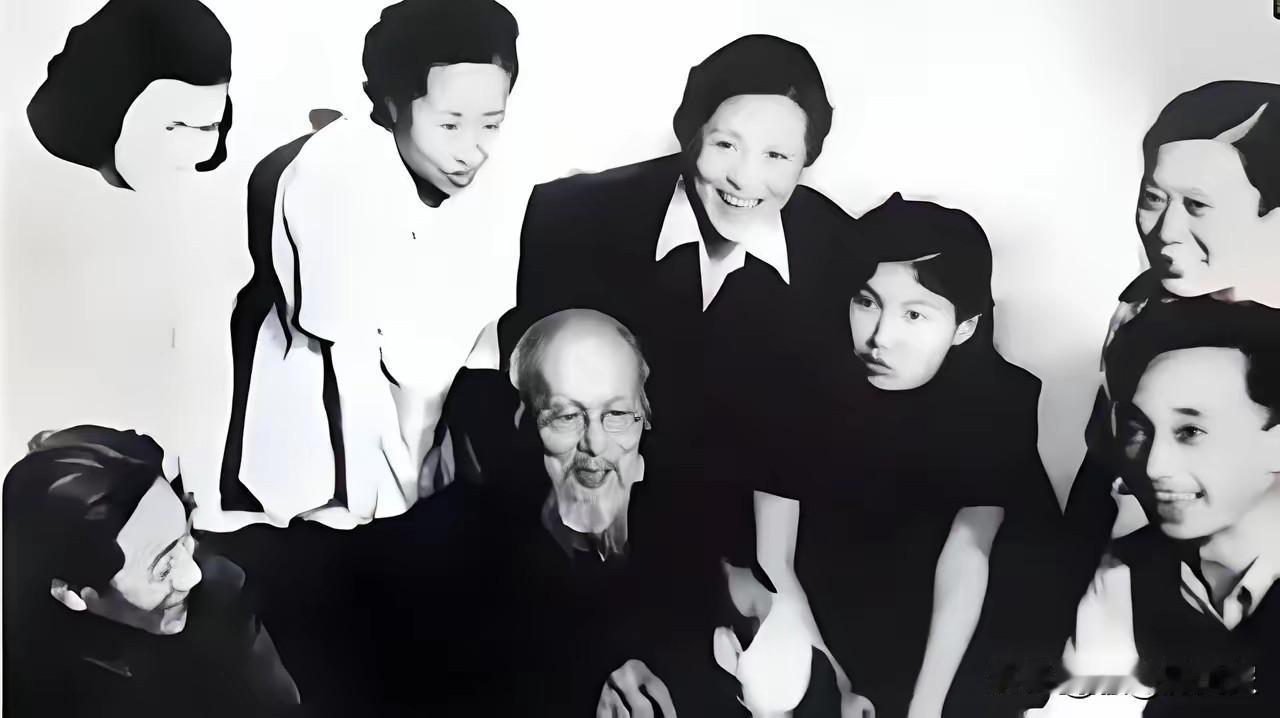 1952年名场面！88岁齐白石初见25岁新凤霞，当众失态发怒，缘由至今让人感慨